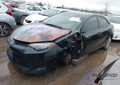 2017 Toyota Corolla Le z USA, uszkodzony, nr VIN 5YFBURHE3HP684951